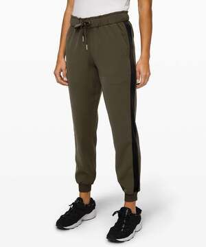 Lululemon On the Fly Jogger *Velvet Trim Size 10